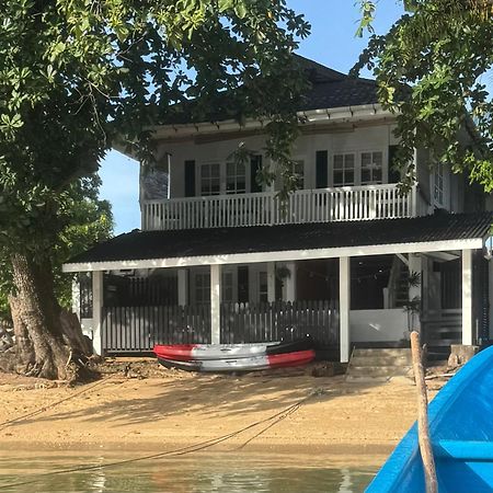 The White House On Bunaken Island Екстер'єр фото