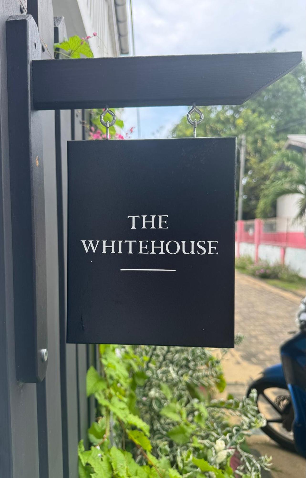 The White House On Bunaken Island Екстер'єр фото